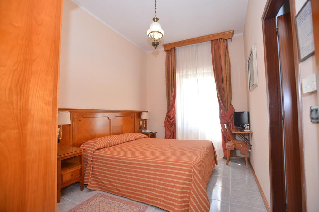 אקווי טרמה Hotel Acqui & Centro Benessere חדר תמונה