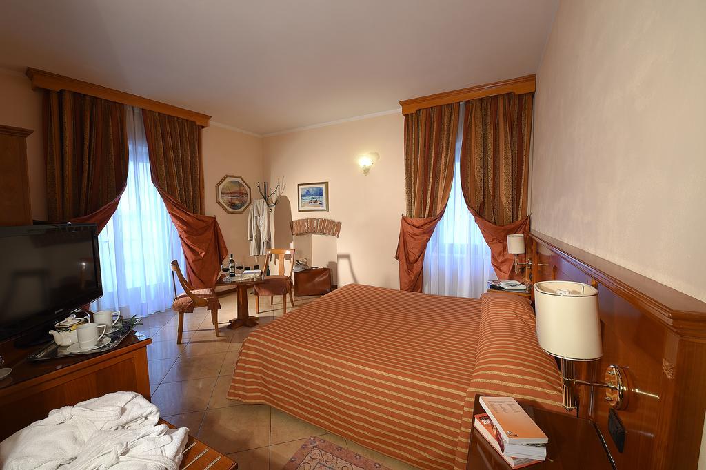 אקווי טרמה Hotel Acqui & Centro Benessere מראה חיצוני תמונה