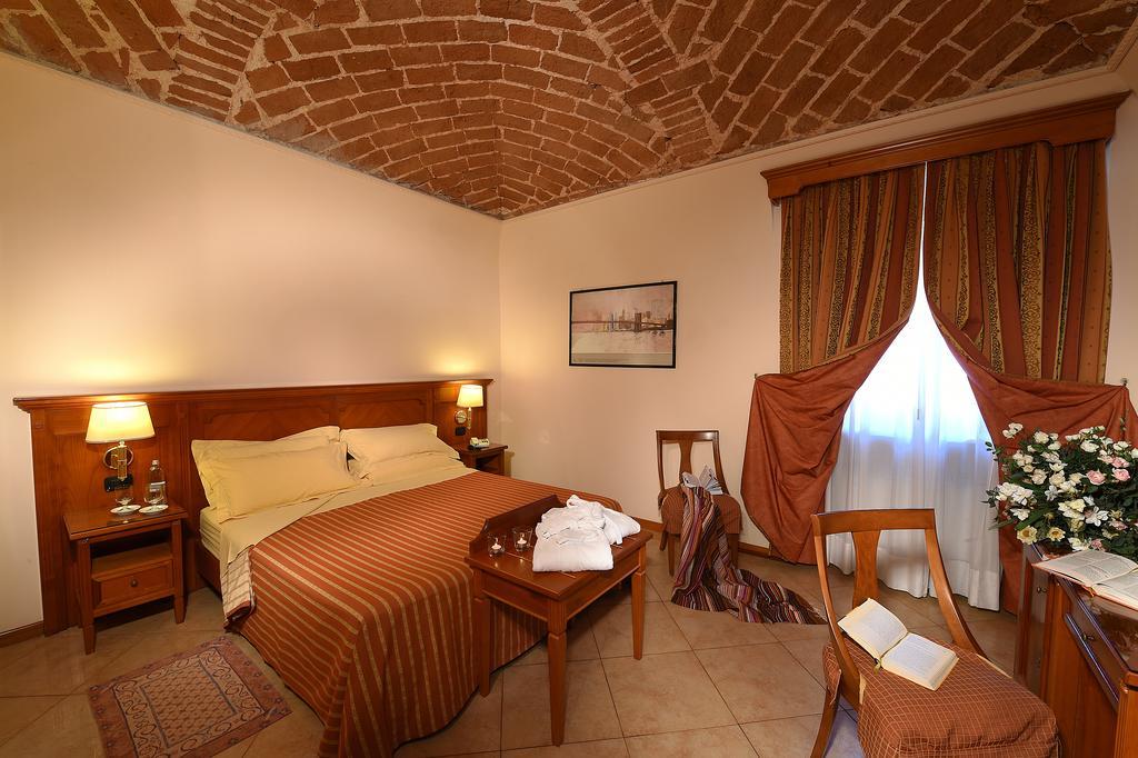 אקווי טרמה Hotel Acqui & Centro Benessere חדר תמונה